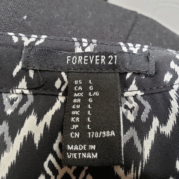 Forever 21 Black V - Neck Long Sleeve Button Round Hem Women's Shirts Size L - Picture 4 of 4